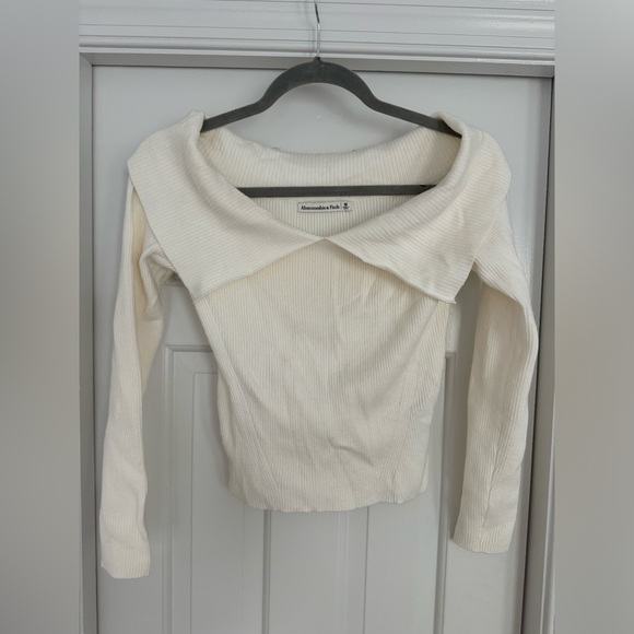 Abercrombie & Fitch Off-The-Shoulder Slim Sweater - Picture 2 of 6